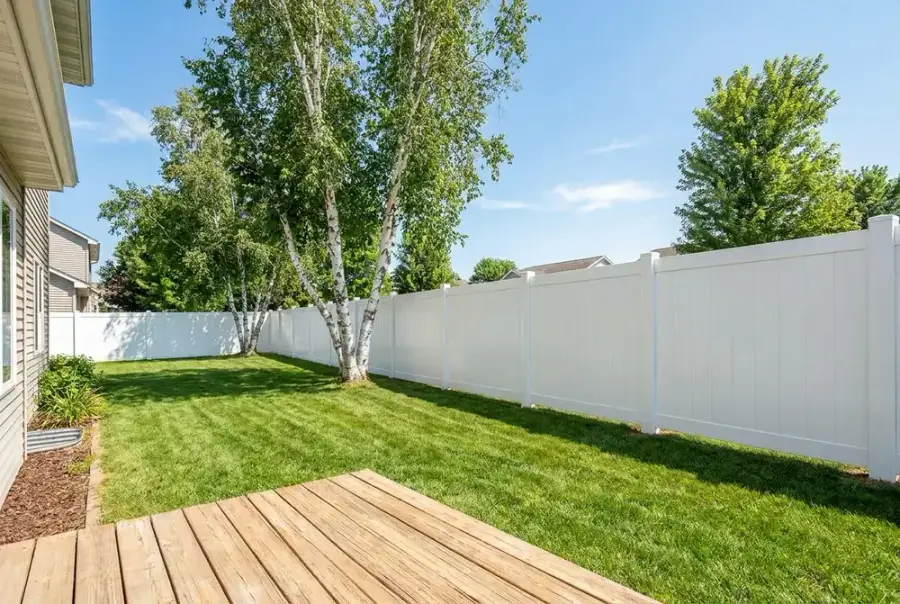 Vinyl Fence Installation, Heartland Fence Company